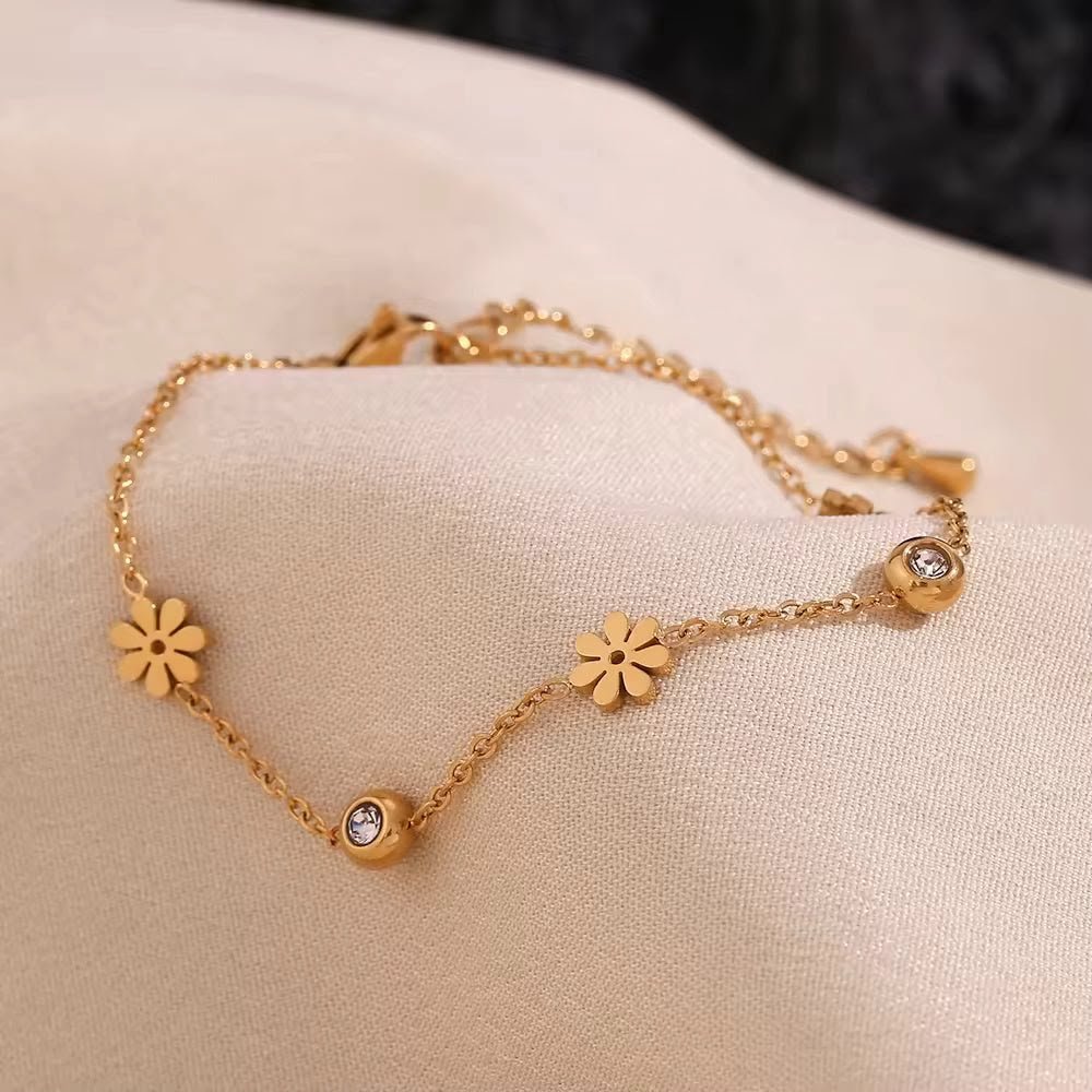 Luxury Daisy Bracelet - Image 2