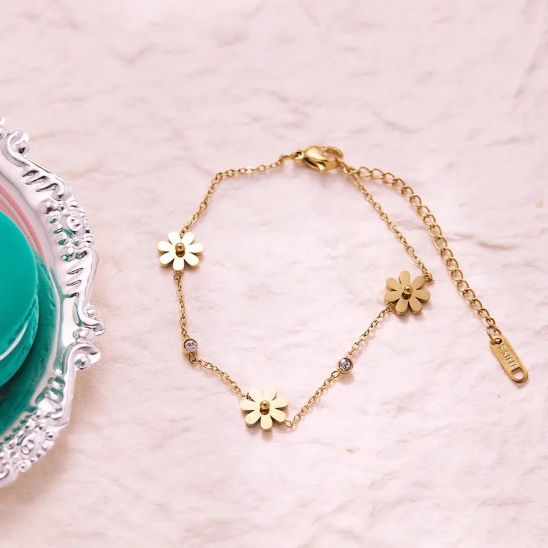 Luxury Daisy Bracelet - Image 3