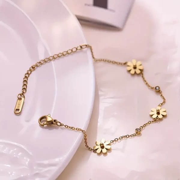 Luxury Daisy Bracelet - Image 4