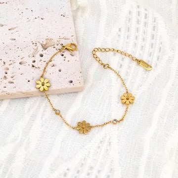 Luxury Daisy Bracelet - Image 5